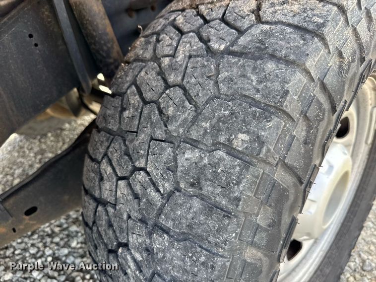 image for item EQ1402 2016 Ford F250 Super Duty  Crew Cab utility bed pickup truck