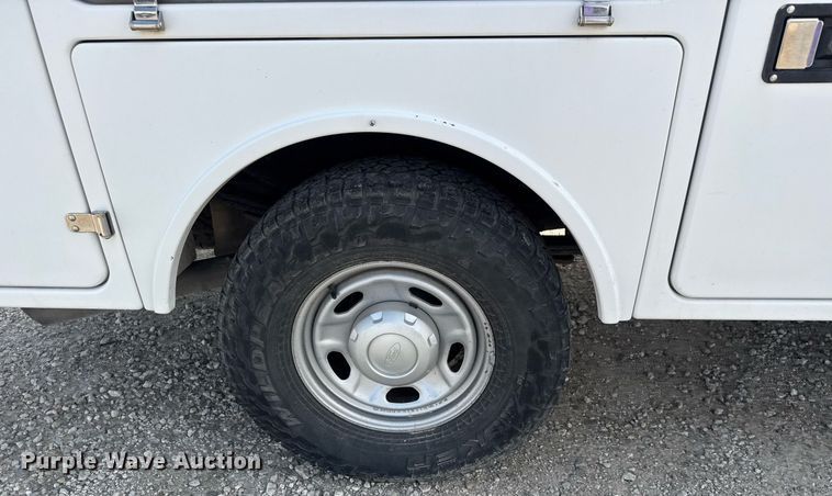 image for item EQ1402 2016 Ford F250 Super Duty  Crew Cab utility bed pickup truck