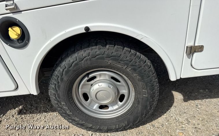 image for item EQ1402 2016 Ford F250 Super Duty  Crew Cab utility bed pickup truck