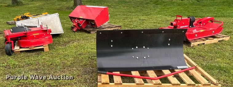 image for item EQ1440 Gravely Pro-QXT 985911 walk behind tractor