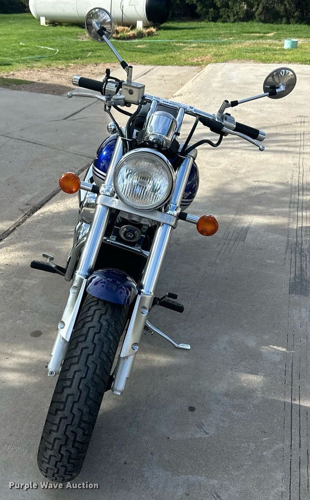 image for item EQ4645 2002 Suzuki VZ800K Marauder motorcycle