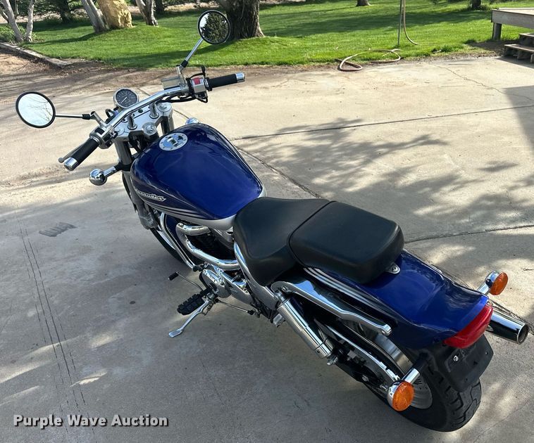 image for item EQ4645 2002 Suzuki VZ800K Marauder motorcycle