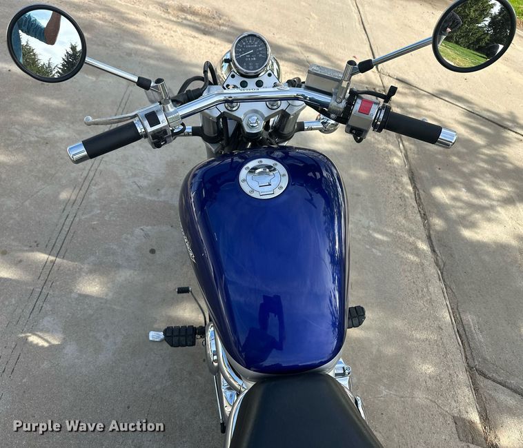 image for item EQ4645 2002 Suzuki VZ800K Marauder motorcycle