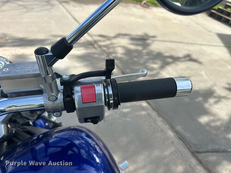 image for item EQ4645 2002 Suzuki VZ800K Marauder motorcycle