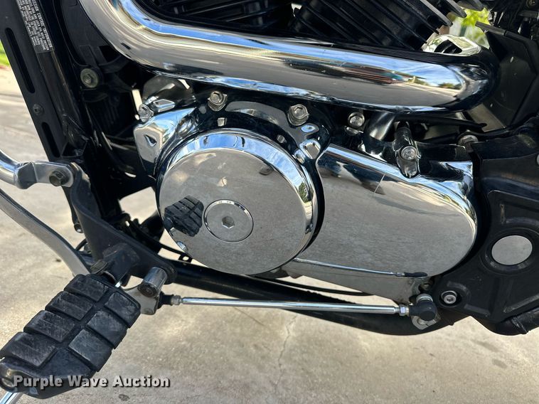 image for item EQ4645 2002 Suzuki VZ800K Marauder motorcycle