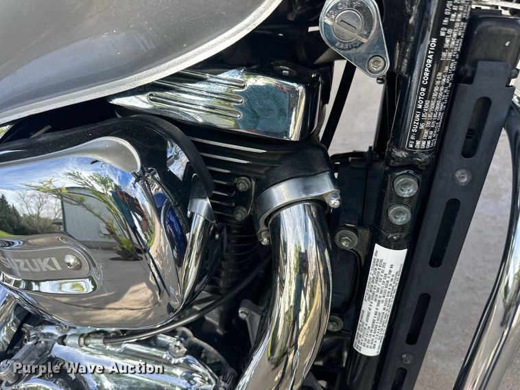 image for item EQ4645 2002 Suzuki VZ800K Marauder motorcycle