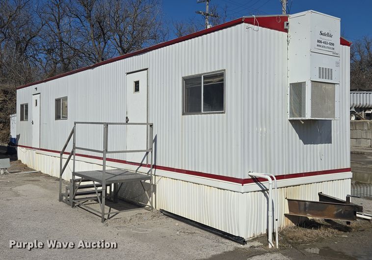 image for item EQ6814 2005 Premiere office trailer