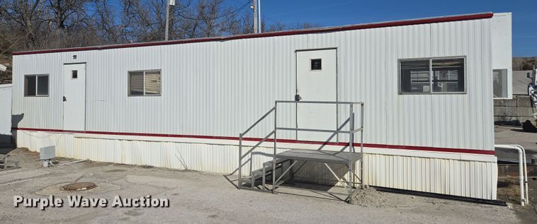 image for item EQ6814 2005 Premiere office trailer