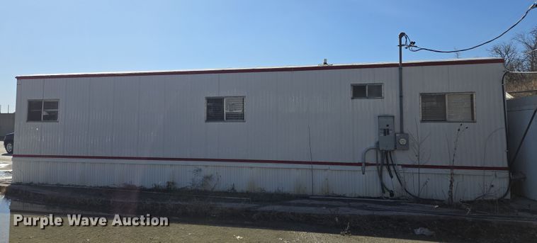 image for item EQ6814 2005 Premiere office trailer