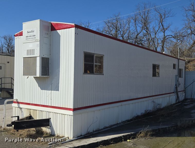 image for item EQ6814 2005 Premiere office trailer