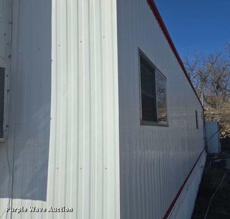 image for item EQ6814 2005 Premiere office trailer