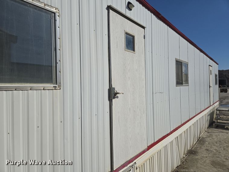 image for item EQ6814 2005 Premiere office trailer