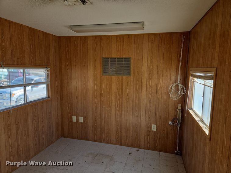 image for item EQ6814 2005 Premiere office trailer