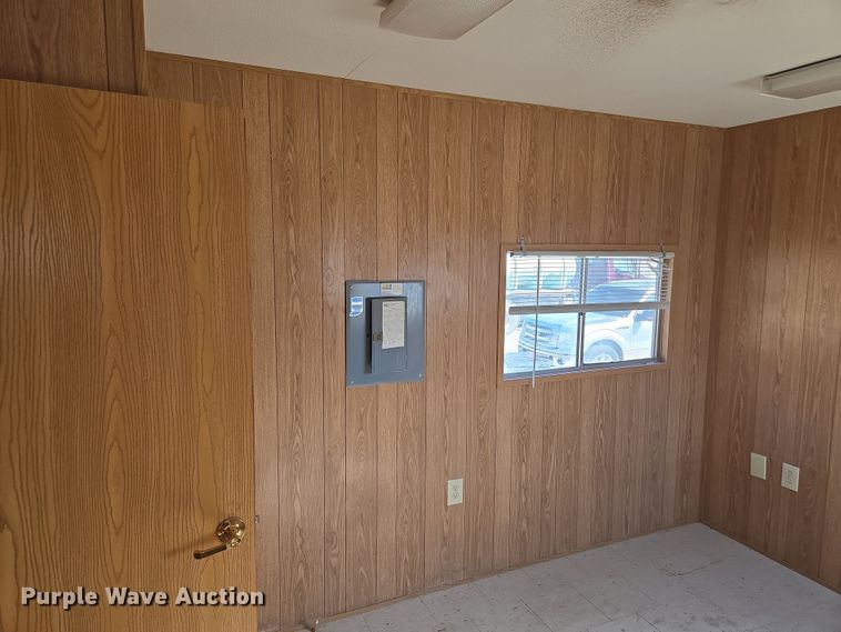 image for item EQ6814 2005 Premiere office trailer