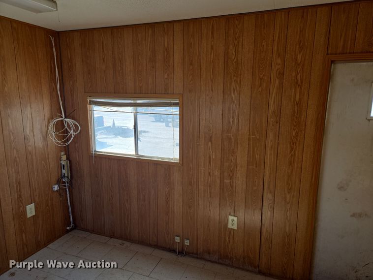 image for item EQ6814 2005 Premiere office trailer