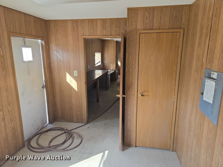 image for item EQ6814 2005 Premiere office trailer