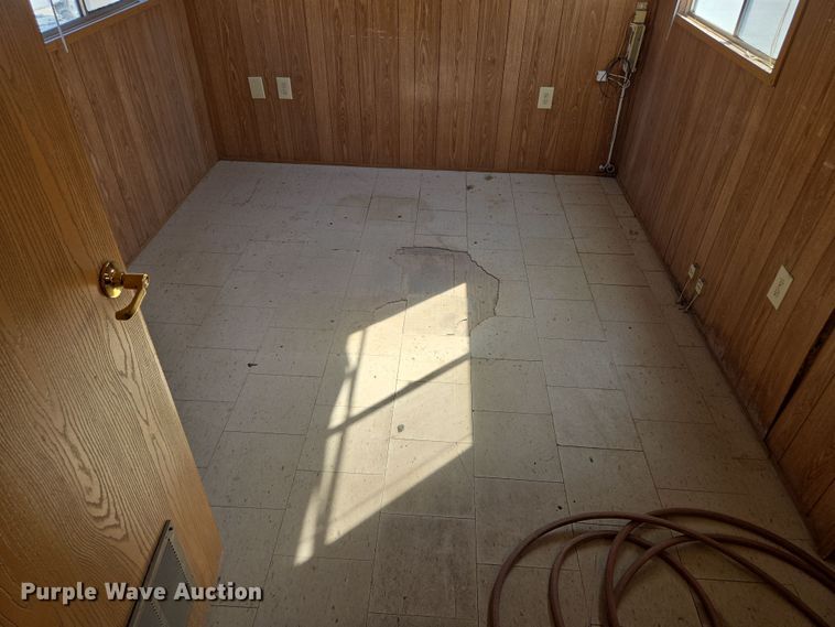 image for item EQ6814 2005 Premiere office trailer