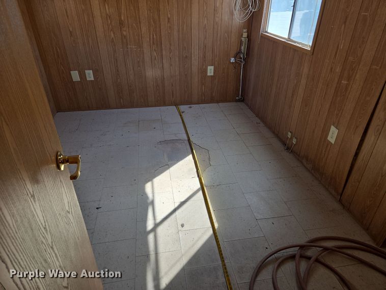 image for item EQ6814 2005 Premiere office trailer