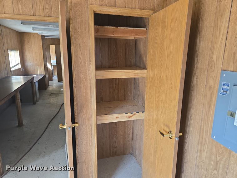 image for item EQ6814 2005 Premiere office trailer