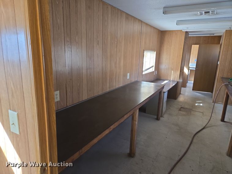 image for item EQ6814 2005 Premiere office trailer