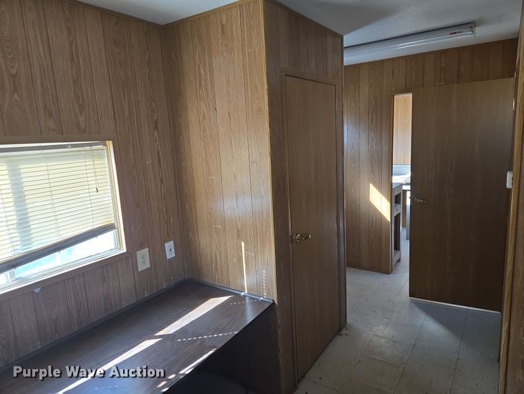 image for item EQ6814 2005 Premiere office trailer