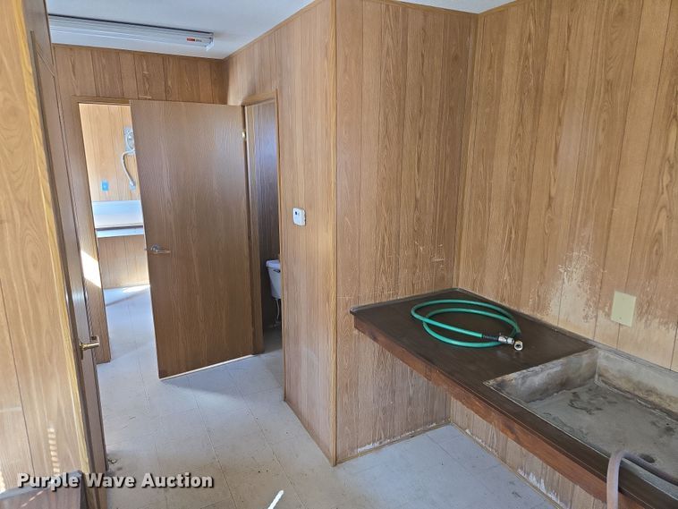 image for item EQ6814 2005 Premiere office trailer