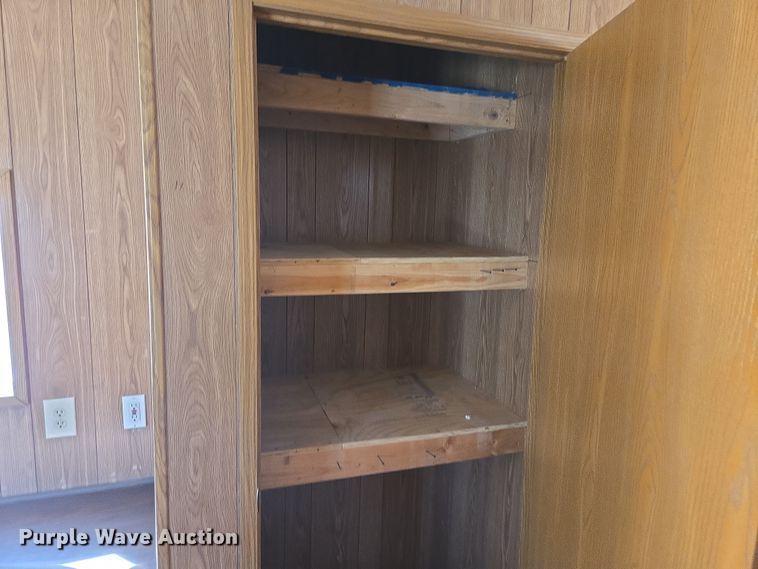 image for item EQ6814 2005 Premiere office trailer