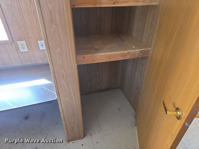 image for item EQ6814 2005 Premiere office trailer