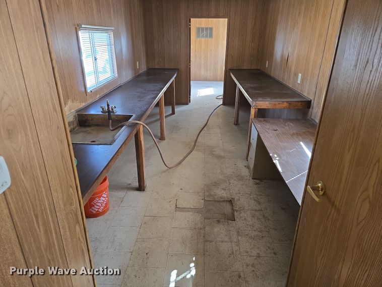 image for item EQ6814 2005 Premiere office trailer