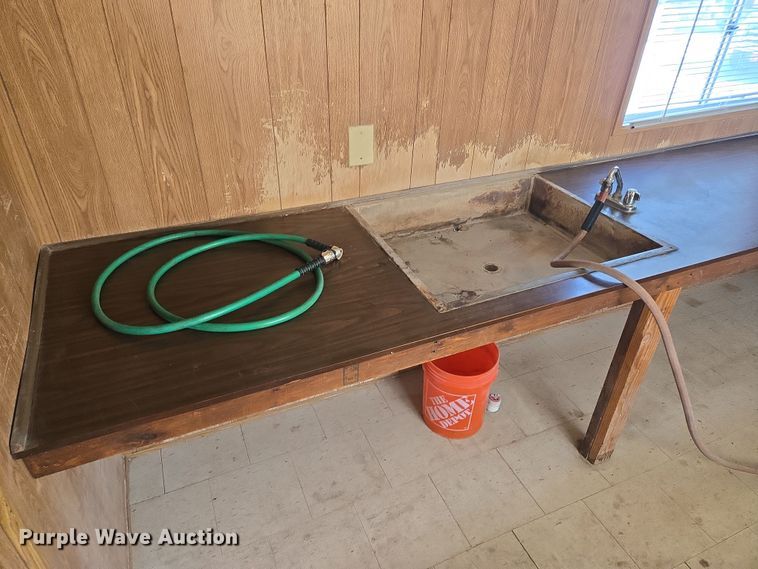 image for item EQ6814 2005 Premiere office trailer