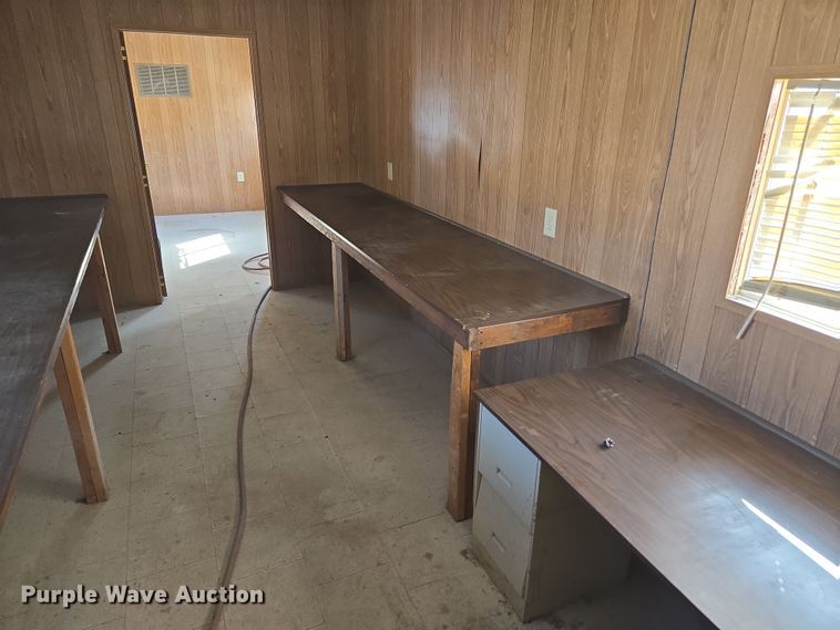 image for item EQ6814 2005 Premiere office trailer