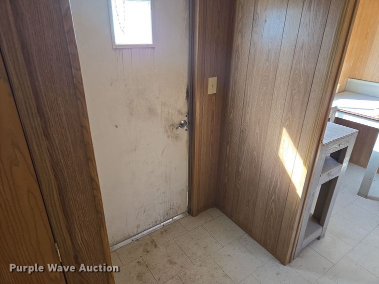 image for item EQ6814 2005 Premiere office trailer