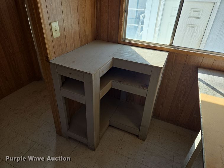 image for item EQ6814 2005 Premiere office trailer