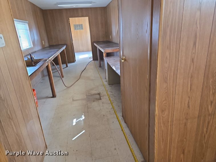 image for item EQ6814 2005 Premiere office trailer