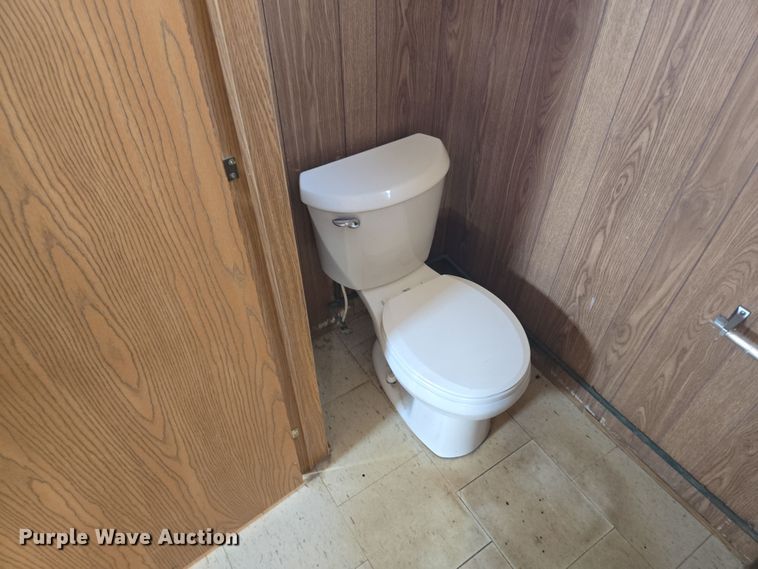 image for item EQ6814 2005 Premiere office trailer