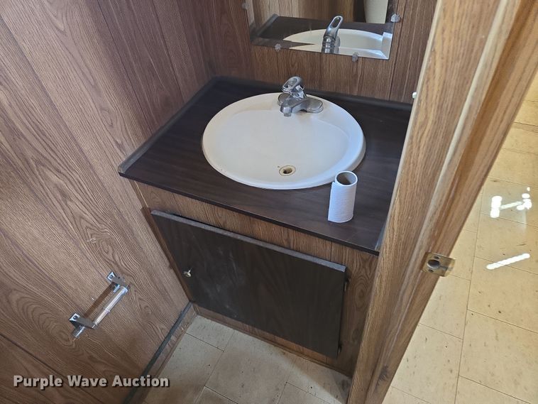 image for item EQ6814 2005 Premiere office trailer