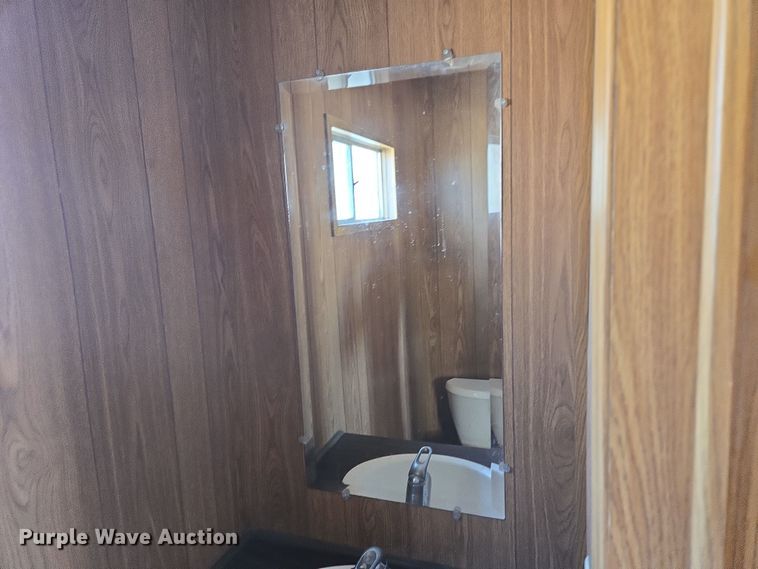 image for item EQ6814 2005 Premiere office trailer