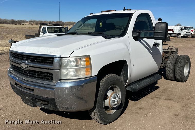 image for item ER8736 2008 Chevrolet Silverado 3500HD pickup truck cab and chassis