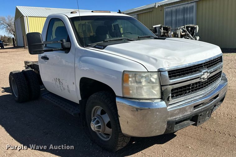 image for item ER8736 2008 Chevrolet Silverado 3500HD pickup truck cab and chassis