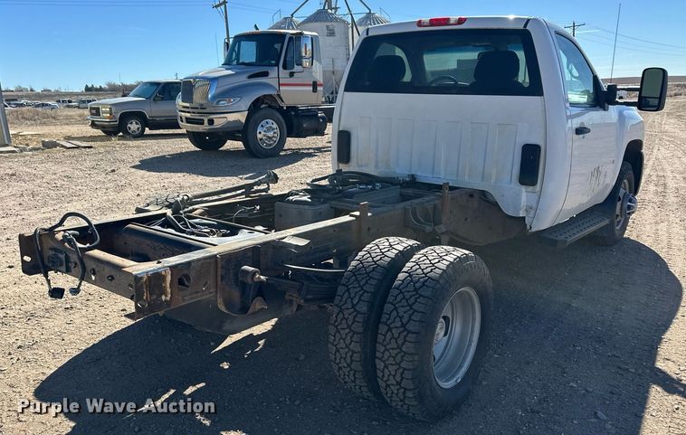 image for item ER8736 2008 Chevrolet Silverado 3500HD pickup truck cab and chassis