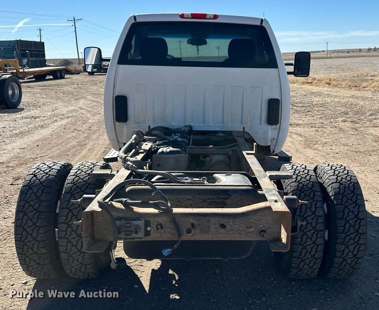 image for item ER8736 2008 Chevrolet Silverado 3500HD pickup truck cab and chassis