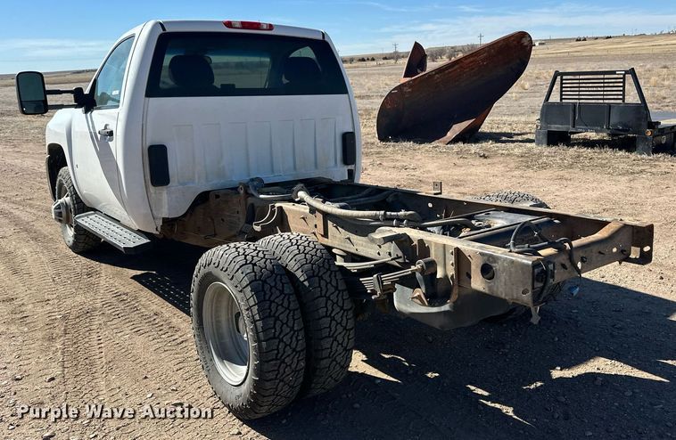 image for item ER8736 2008 Chevrolet Silverado 3500HD pickup truck cab and chassis