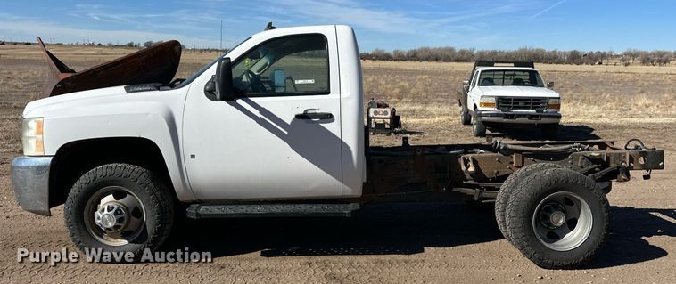 image for item ER8736 2008 Chevrolet Silverado 3500HD pickup truck cab and chassis