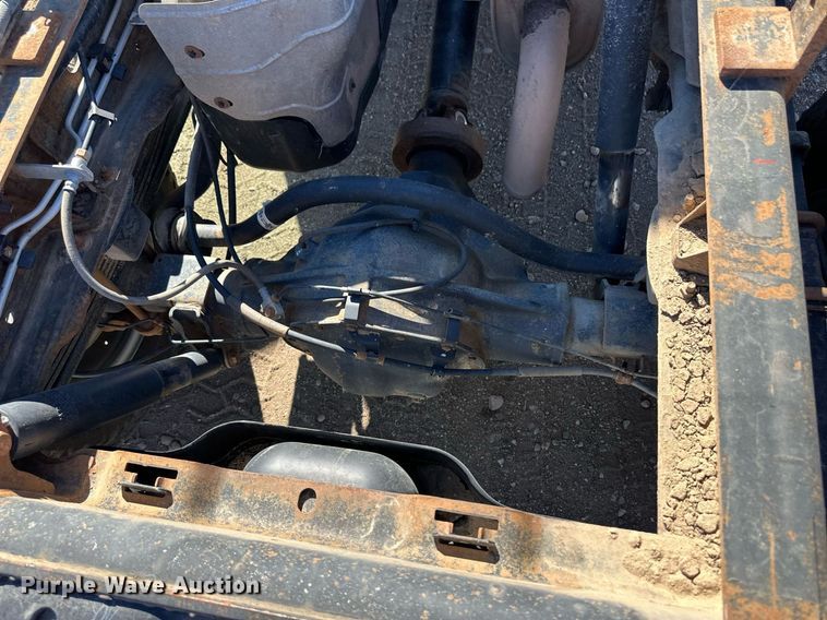 image for item ER8736 2008 Chevrolet Silverado 3500HD pickup truck cab and chassis