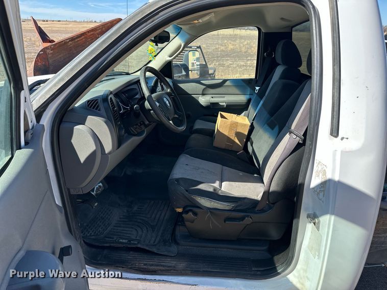 image for item ER8736 2008 Chevrolet Silverado 3500HD pickup truck cab and chassis