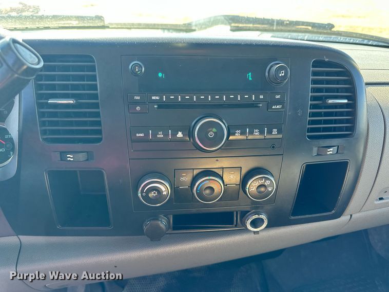 image for item ER8736 2008 Chevrolet Silverado 3500HD pickup truck cab and chassis