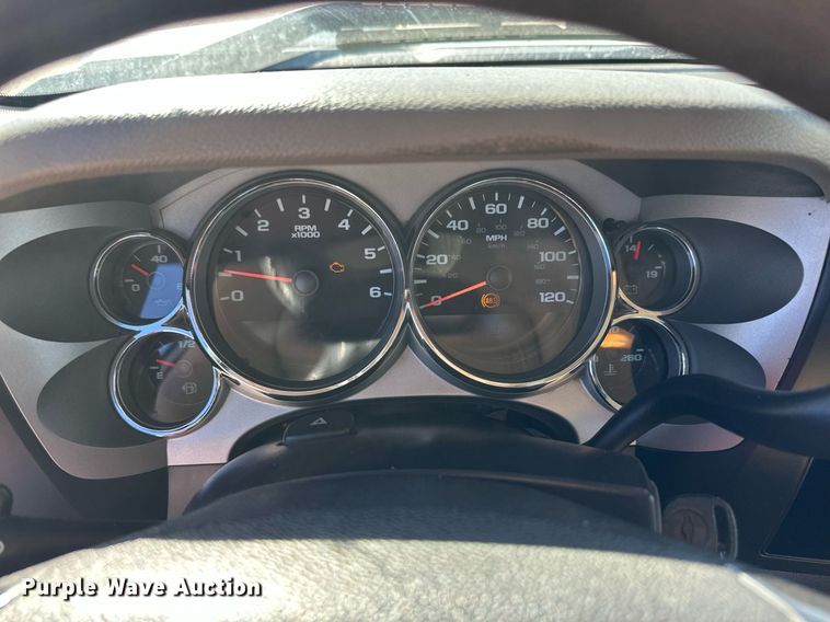 image for item ER8736 2008 Chevrolet Silverado 3500HD pickup truck cab and chassis