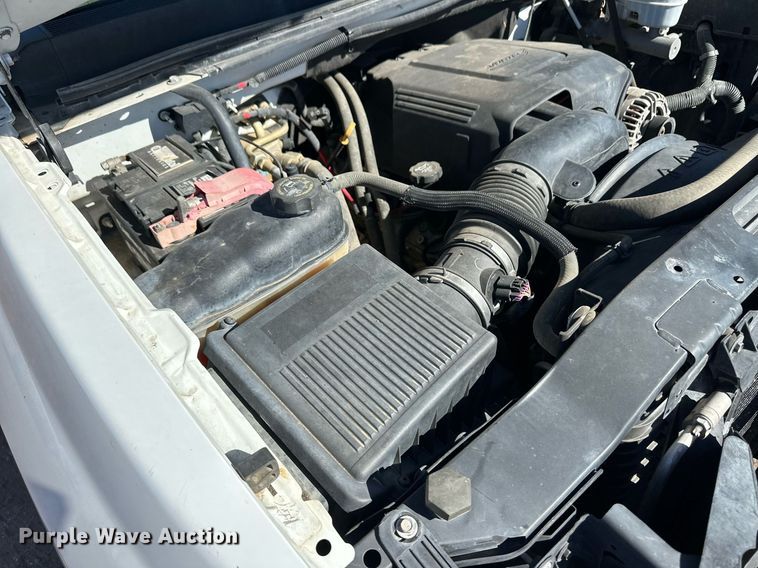 image for item ER8736 2008 Chevrolet Silverado 3500HD pickup truck cab and chassis