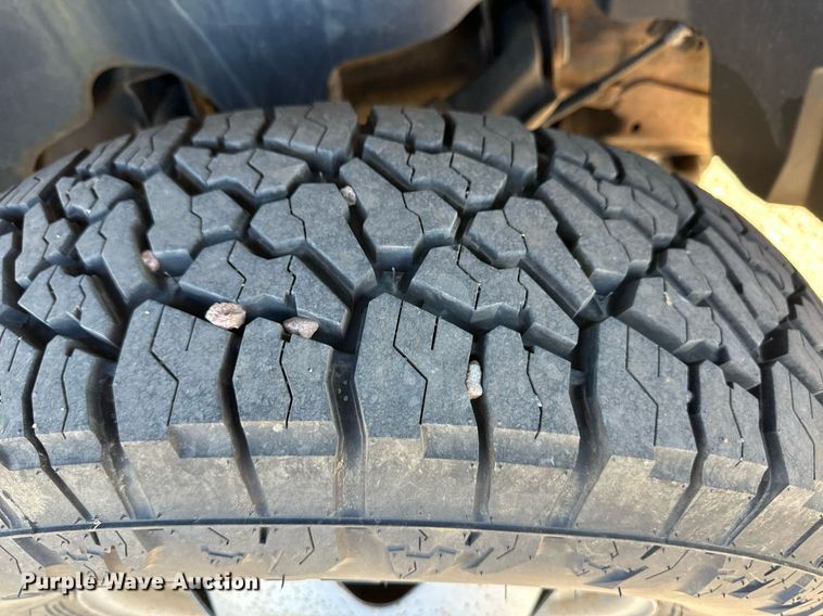 image for item ER8736 2008 Chevrolet Silverado 3500HD pickup truck cab and chassis