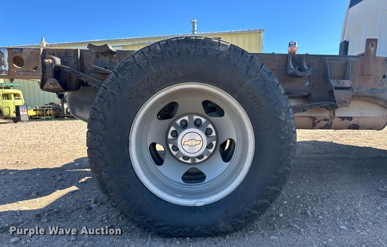 image for item ER8736 2008 Chevrolet Silverado 3500HD pickup truck cab and chassis